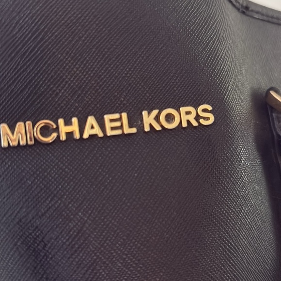 Jet Set Travel Large Saffiano Leather Tote Bag - Picture 4 of 13